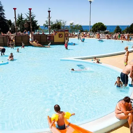 Campsite Adriamar Mobile Homes In Park Umag