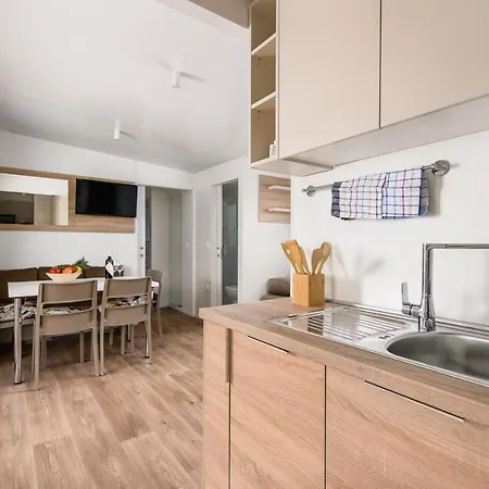 Adriamar Mobile Homes In Park Campeggio *
