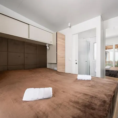 Adriamar Mobile Homes In Park 乌马格